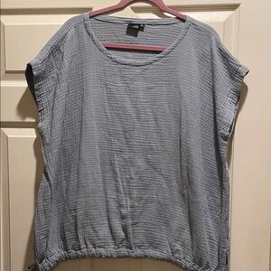 A Lisa Bayne Women's Gray/blue Top